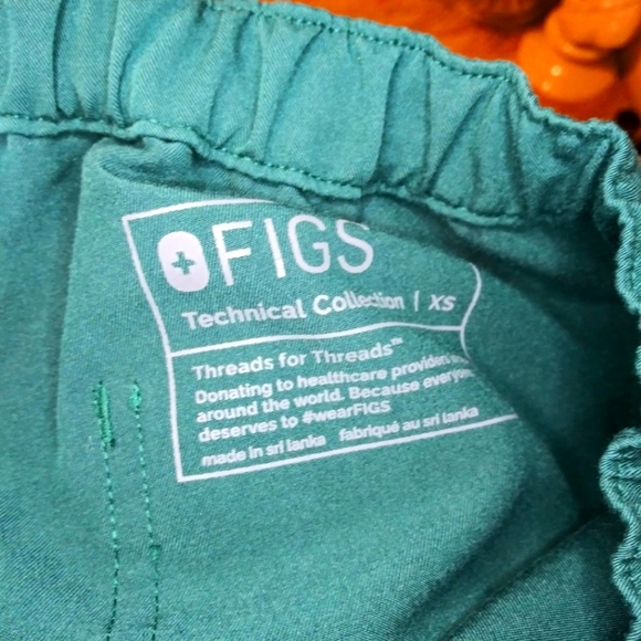 Figs Evergreen Women's Drawstring With Elastic Waist Zippered Skinny  Scrub Pant - Picture 9 of 11